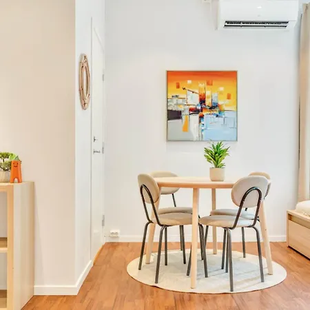 Heimby - Roomy W Free Parking And Seaview Apartment *