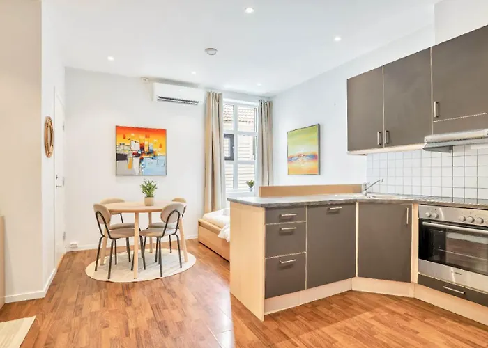 Heimby - Roomy W Free Parking And Seaview Apartamento